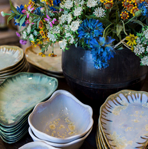 Table scapes with pottery dishes from Alison Evans Ceramics
